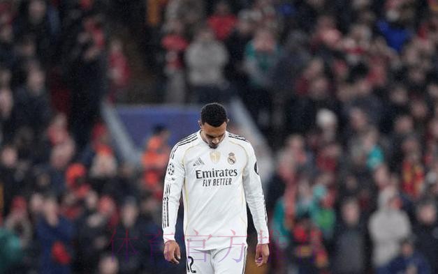 六台:有球员认为阿隆索太冷漠 没保护阿诺德 六台:有球员认为阿隆索太冷漠 没保护阿诺德